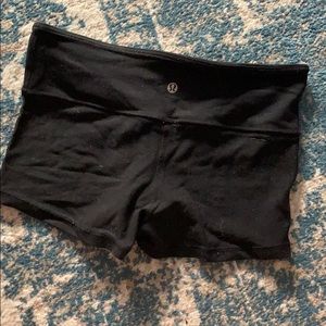 •LULULEMON YOGA SHORTS•